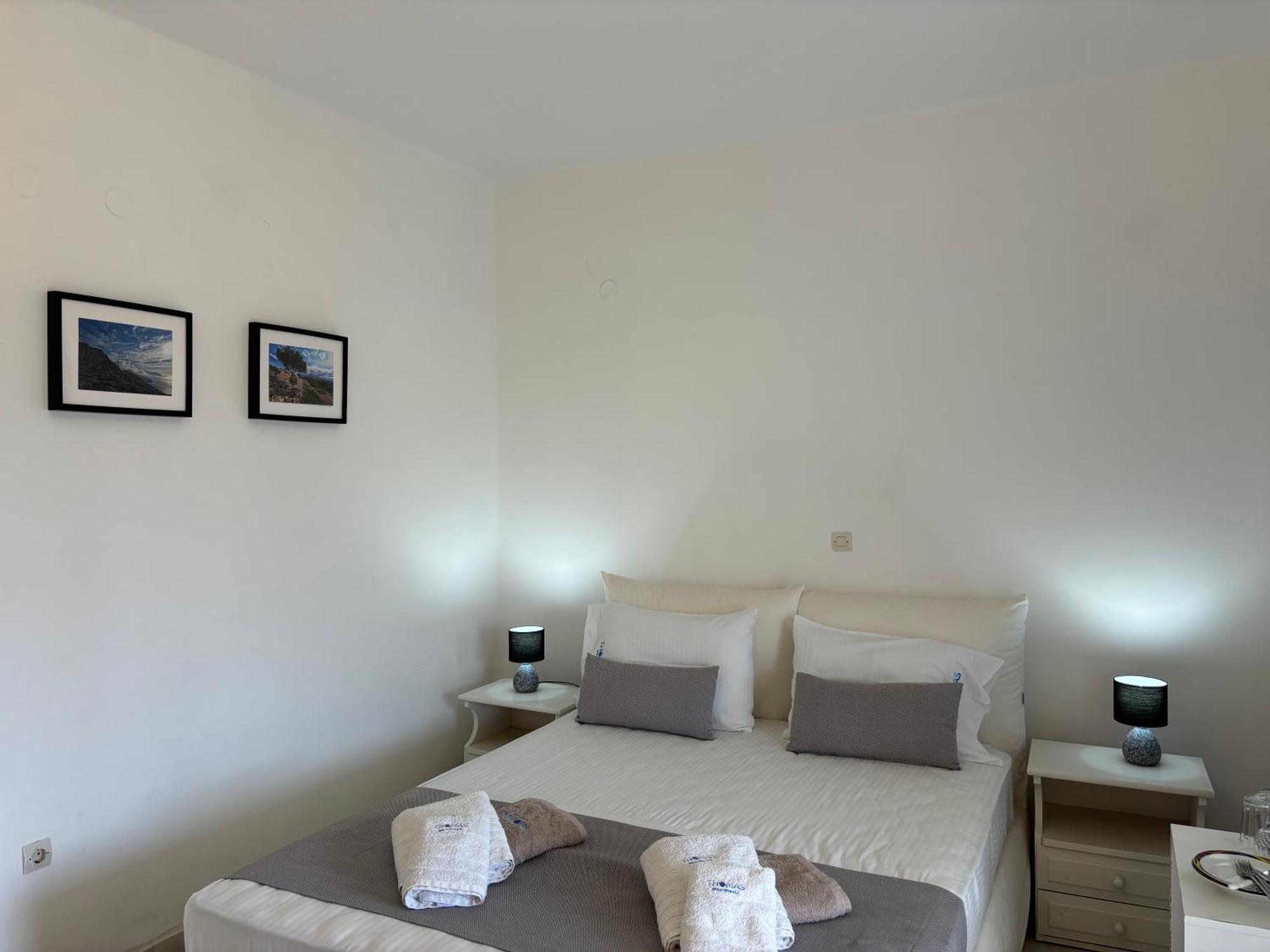 Thomas Apartments Katapola - Chora Екстериор снимка