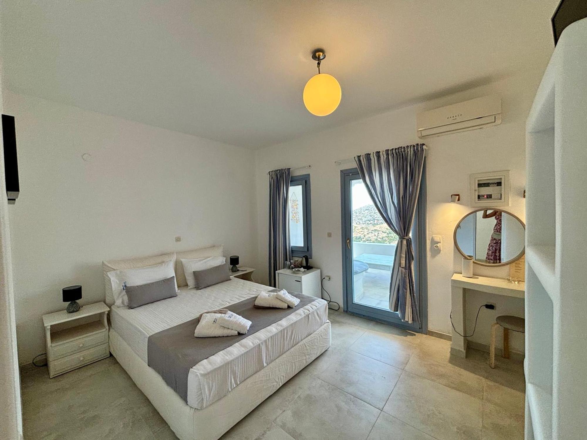Thomas Apartments Katapola - Chora Екстериор снимка