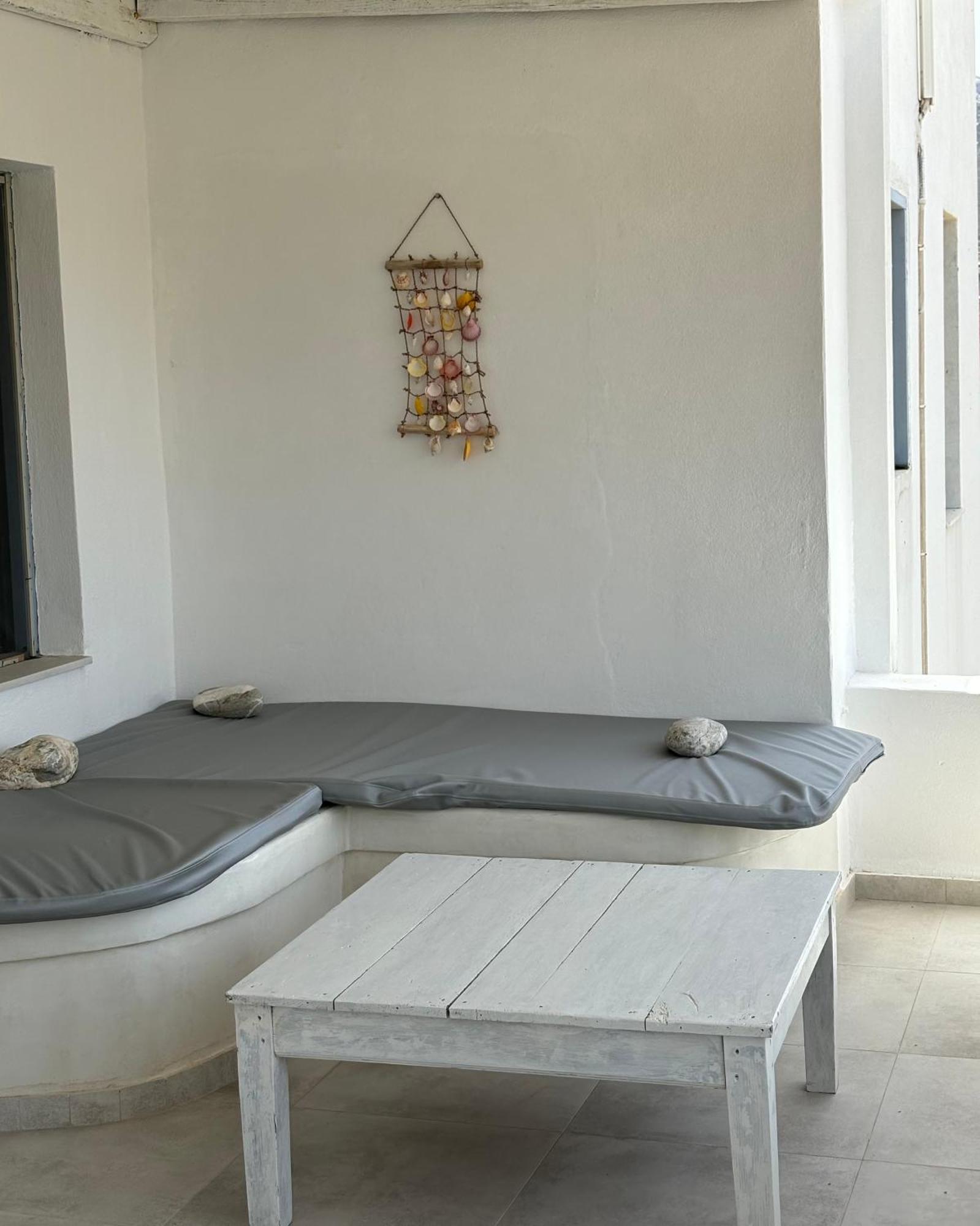 Thomas Apartments Katapola - Chora Екстериор снимка