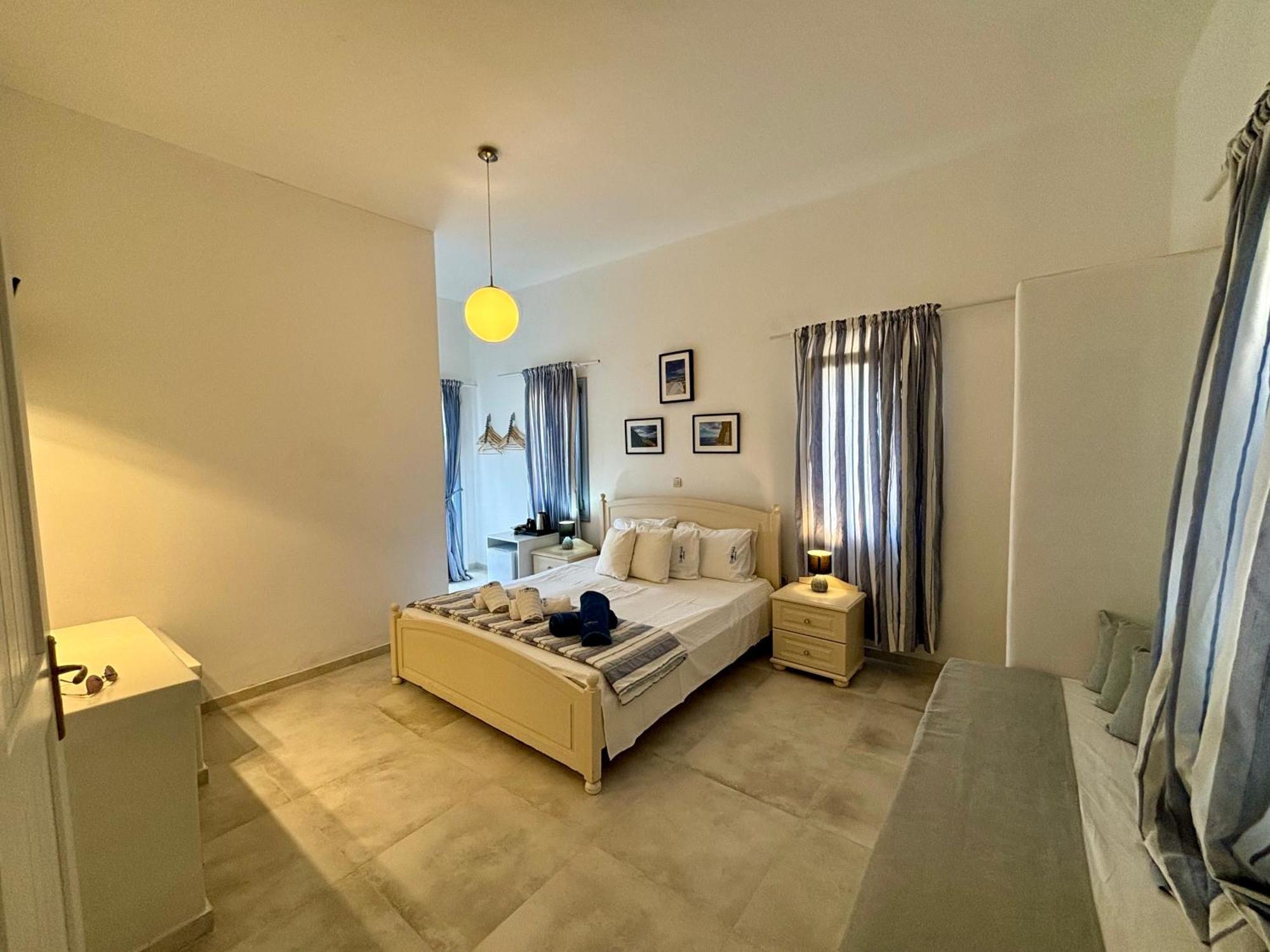 Thomas Apartments Katapola - Chora Екстериор снимка